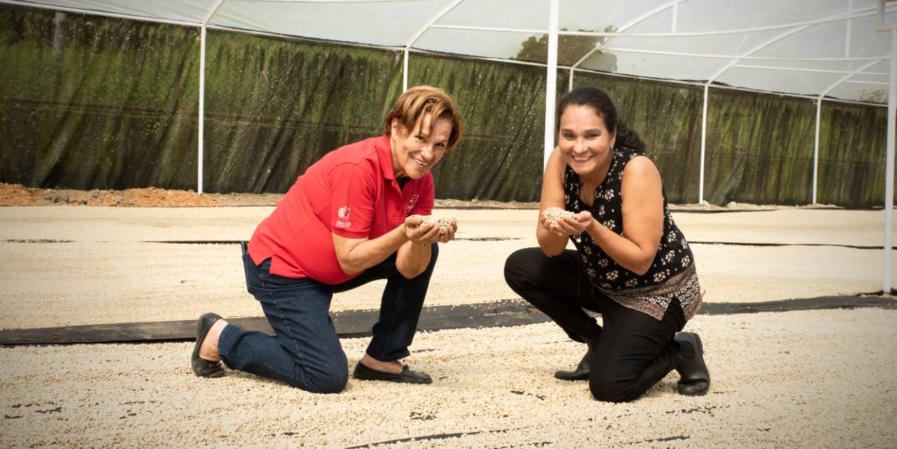 Leana Ferrey and Miriam Morales, El Recre Coffee Farm